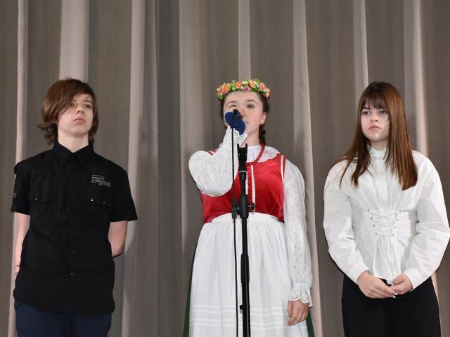 Występ uczniów Szkoły Podstawowej w Bukówcu Górnym