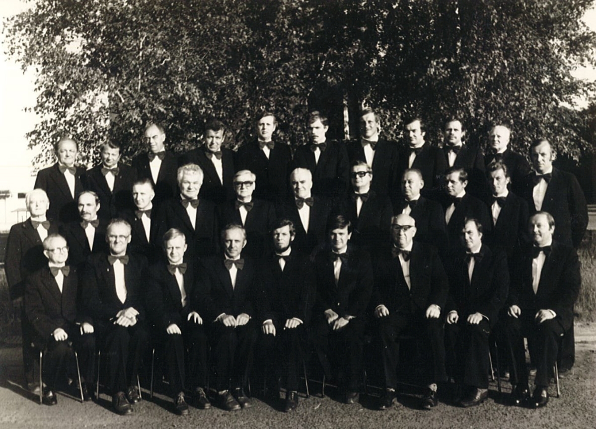 Chór Męski, 1986 r. Lech Erbert siedzi w środku w pierwszym rzędzie