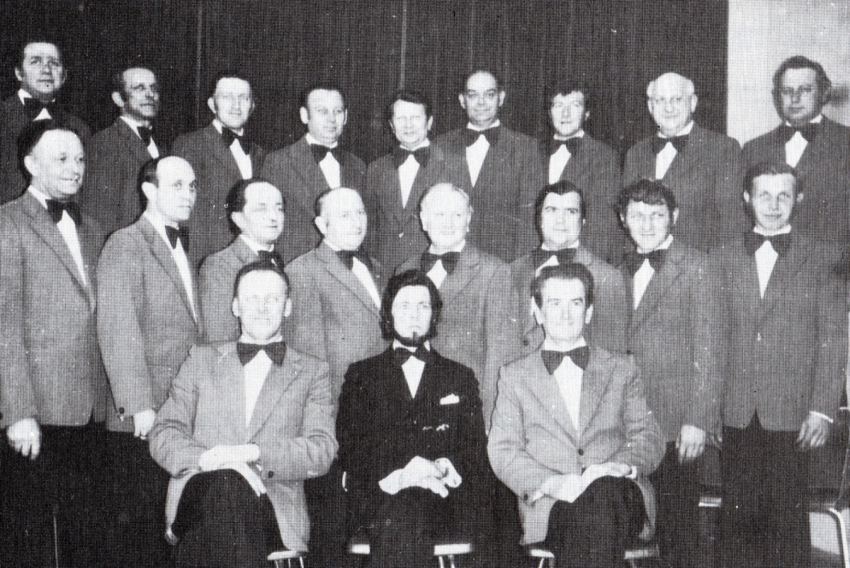 20-lecie Koła Śpiewu im. Karola Kurpińskiego w 1979 r. Stefan Kędziora siedzi pierwszy z prawej